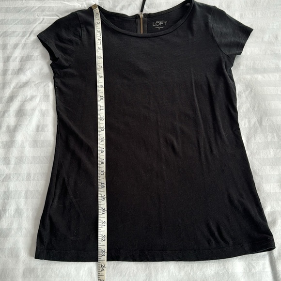 🐞Loft black cotton tee with zipper closure on back. Size XS. - Picture 7 of 8